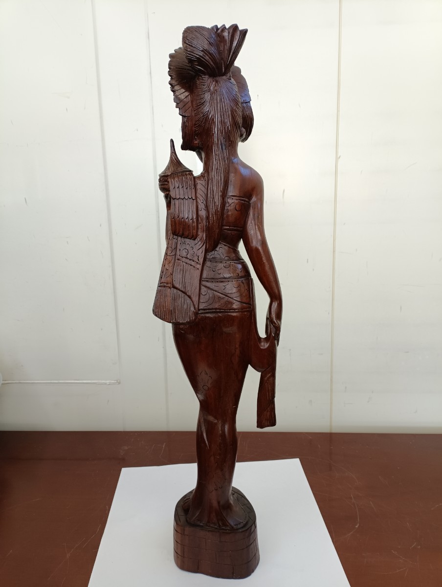 8-11-23-7バリ島・木彫り女性像・置物・インテリア 中古品 サイズ 高さ60cm 幅12cm_画像2