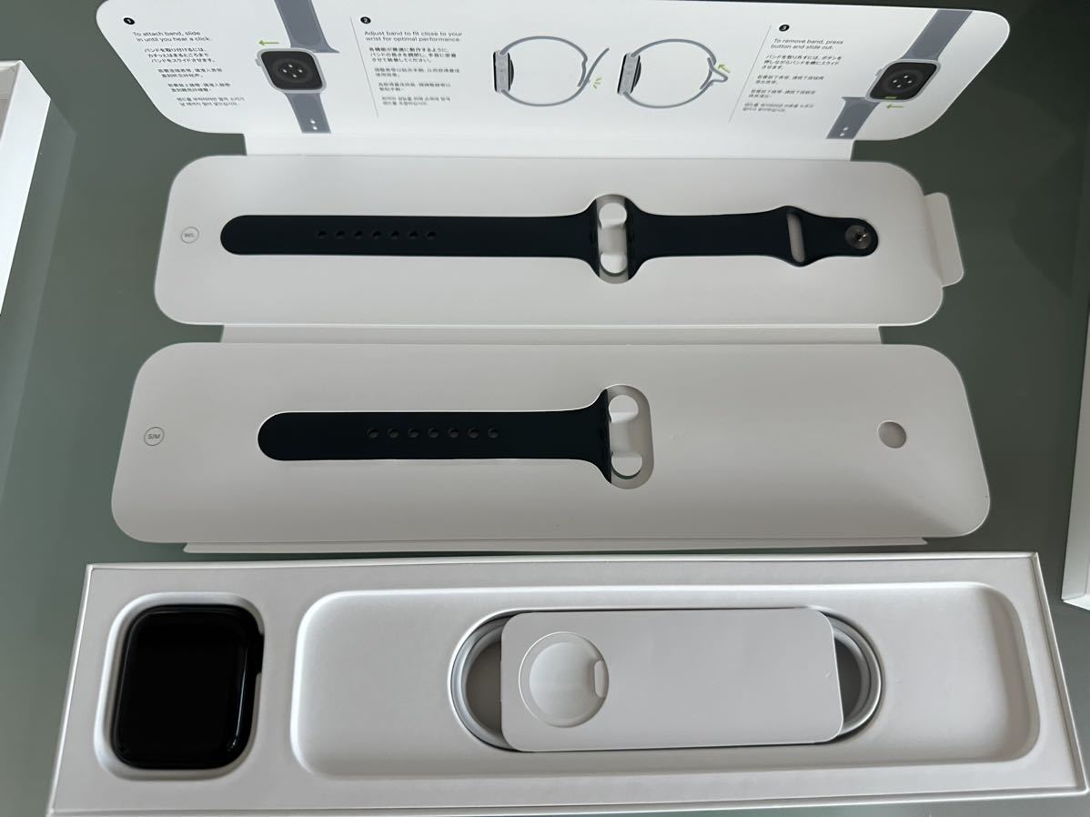 Apple Watch SE2 ミッドナイトアルミニウムケース　ミッドナイトスポーツバンド44mm 新品同様_画像2