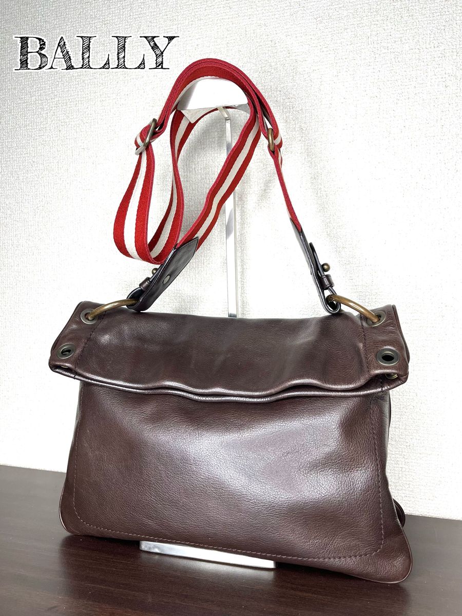 美品★ BALLY バリー 本革レザー ショルダーバッグ   茶 ブラウン ボルドー　ストライプ  スイス製　A4収納 斜めがけ