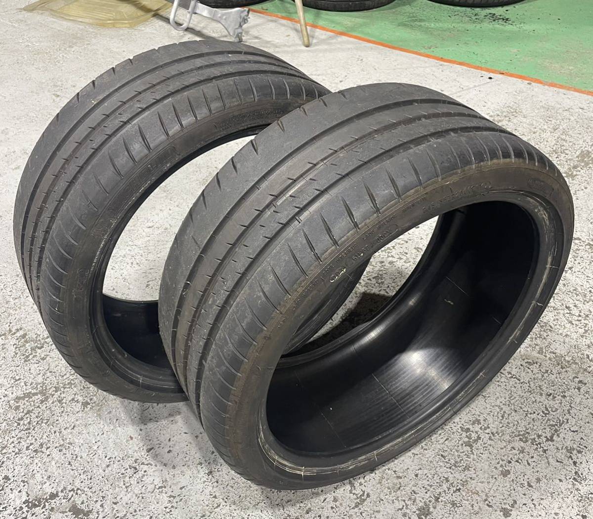 【全国一律送料2,500円】MICHELIN ミシュランタイヤ 2本セット Pilot Sport Cup2 サイズ 245/35R20_画像1