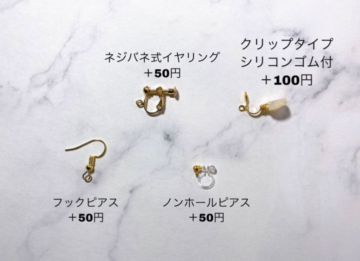 No.843  ハンドメイド　シトリン　ピアス　イヤリング　黄色　天然石　揺れる　イエロー　花びら　ホワイト　白　ゴールド