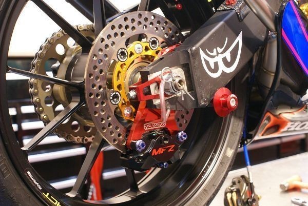 MC21 リアキャリパーサポート レッド 84mm ブレンボ MFZ NSR250R T2racing_取付参考画像