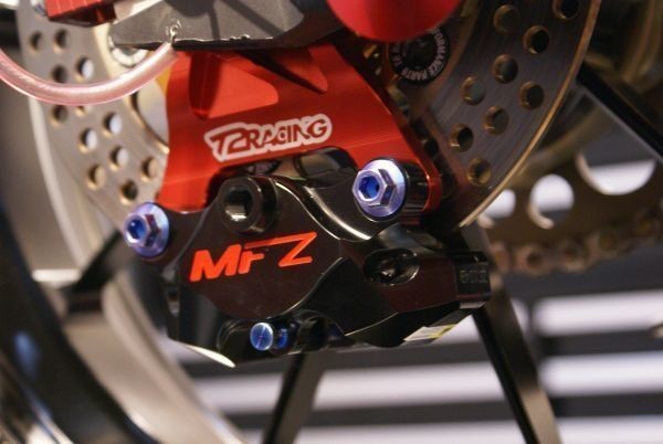 MC21 リアキャリパーサポート レッド 84mm ブレンボ MFZ NSR250R T2racing_取付参考画像