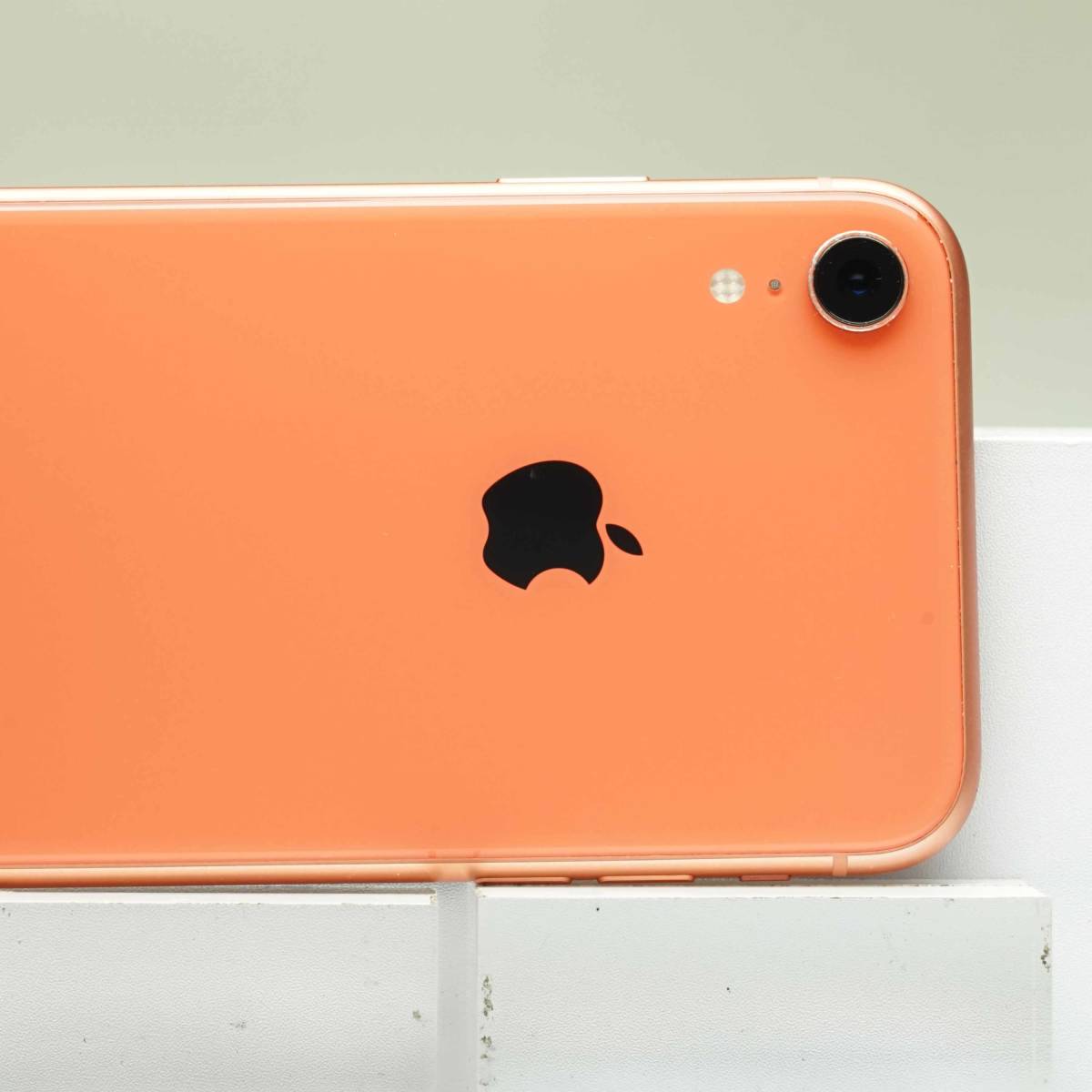 iPhone XR Coral 64 GB SIMフリー 訳あり- iPhone XR Coral 64 GB SIMフリー 訳あり-