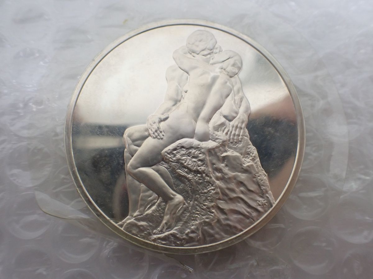 ☆D539-60-M　⑤限定　純銀製記念メダル・銀貨　フランス造幣局製　Le Baiser　Auguste Rodin（接吻 オーギュスト・ロダンの像） 66ｇ、5cm_画像1