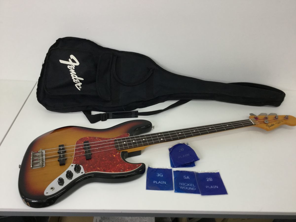 ●営KW372-170　Fender Japan フェンダー jazz bass エレクトリックベース エレキベース ソフトケース付き_画像1