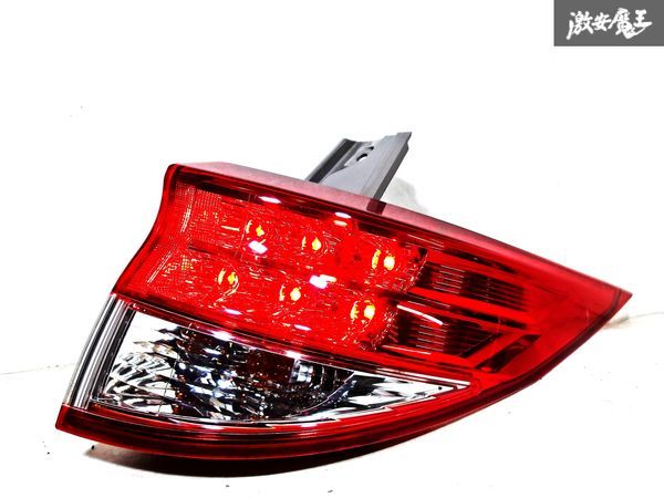 LED点灯OK！ トヨタ 純正 ACR50W 50系 エスティマ 中期 後期 LED テールライト ランプ レンズ 右 右側 運転席側 外側 ICHIKOH 28-205 棚_画像1