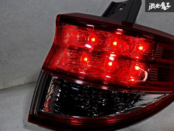 LED点灯OK！ トヨタ 純正 ACR50W 50系 エスティマ 中期 後期 LED テールライト ランプ レンズ 右 右側 運転席側 外側 ICHIKOH 28-205 棚_画像2