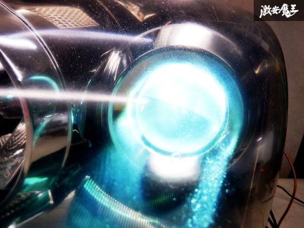 点灯OK！！ トヨタ 純正 ZNE10 ウィッシュ HID キセノン ヘッドライト ライト 左 左側 助手席 ICHIKOH 68-13 即納 棚 B2_画像5