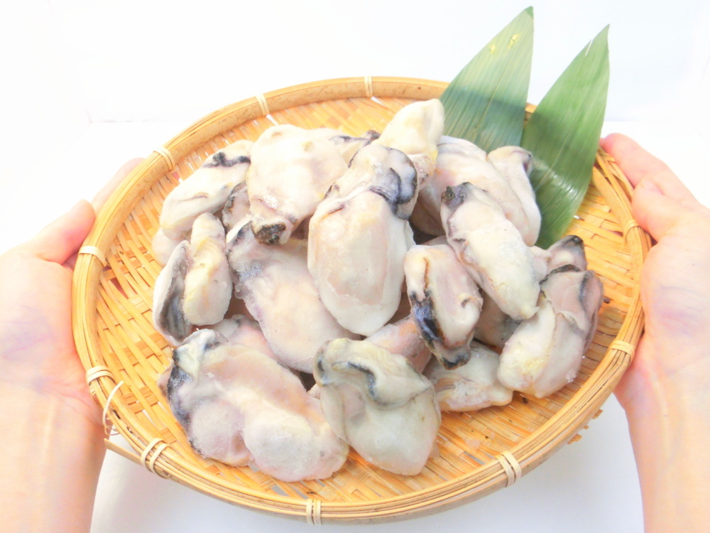 広島県産 カキ 1㎏【NET850ｇ】冷凍 剥き牡蠣 使いやすいバラ凍結 業務用_獲れたてのカキを瞬間冷凍しました！