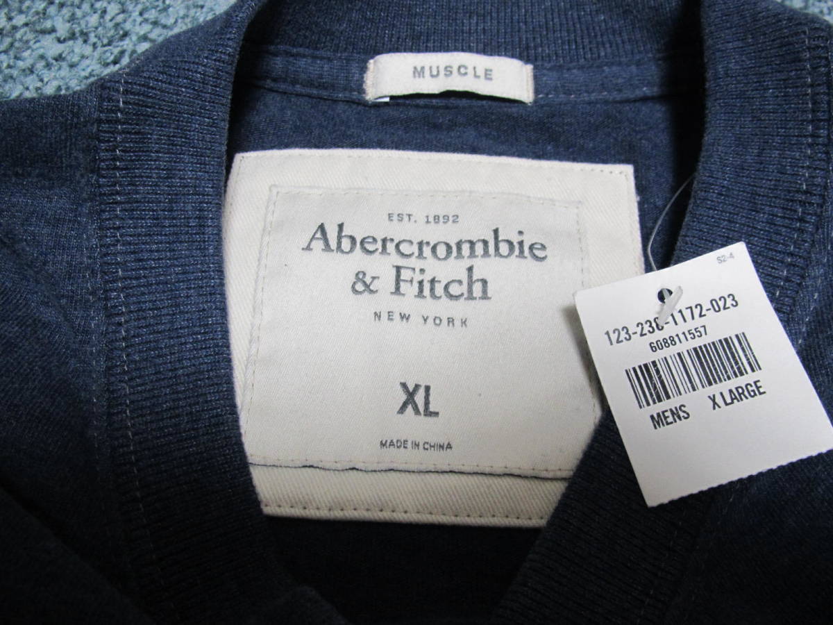 新品未使用　Abercrombie & Fitch アバクロンビー&フィッチ　アップリケ　Vネックショートスリーブシャツ　NAVY　XLサイズ _画像4