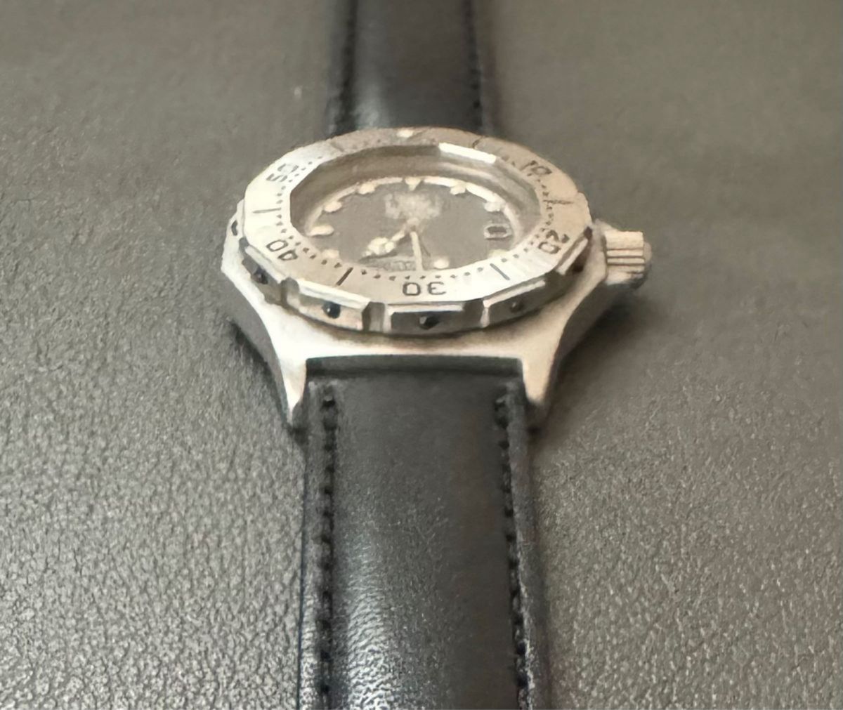 希少極美品】TAG HEUER タグホイヤープロフェッショナル3000 932 希少極美品】TAG HEUER タグホイヤープロフェッショナル3000 932