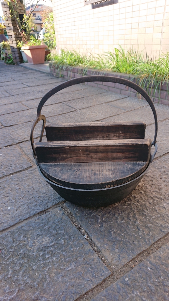 帶蓋的古董鐵鍋 原文:爐 鉄なべ 蓋付 アンティーク
