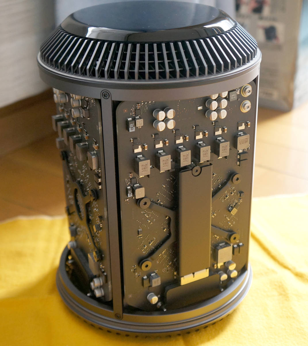 Mac Pro Late2013(製造は2018年4月) 3 5Ghz 6コア メモリ32GB Mac Pro Late2013(製造は2018年4月) 3 5Ghz 6コア メモリ32GB