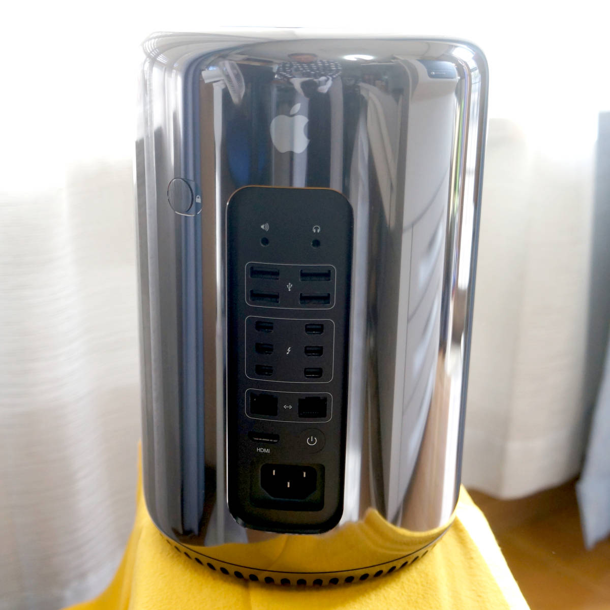 Mac Pro Late2013(製造は2018年4月) 3 5Ghz 6コア メモリ32GB Mac Pro Late2013(製造は2018年4月) 3 5Ghz 6コア メモリ32GB