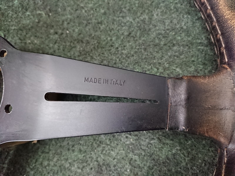 中古現状品 NARDI ナルディ ITALY φ38cm ステアリング ホーンボタン 適合不明ボス付 _画像6