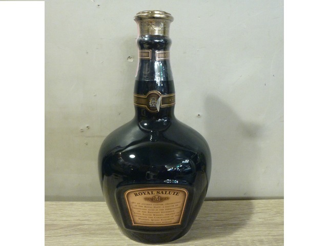 〓戸）ROYAL SALUTE ロイヤルサルート 21年 サファイアフラゴン 青 陶器 SCOTCH スコッチ ウイスキー 1360g 700ml 40% 箱 巾着袋 未開栓ξ_画像6