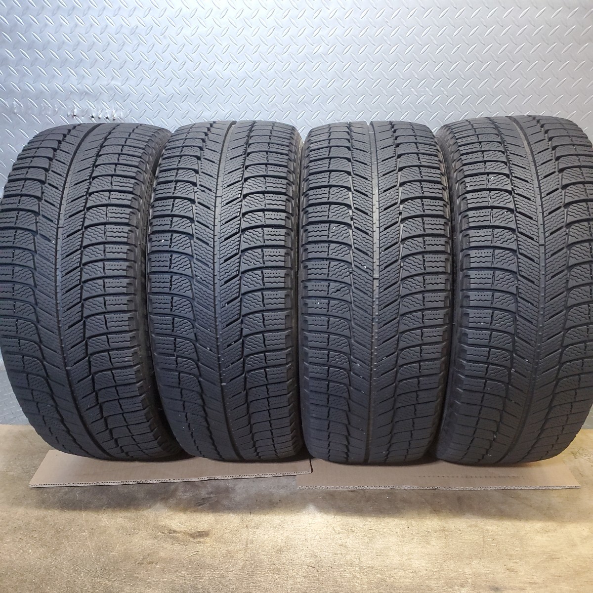 【お買い得商品】MICHELIN ミシュラン X-ICE エックスアイス3+ 225/45R17 94H 19年製 スタッドレスタイヤ4本 残溝6.2ミリ N60_画像1