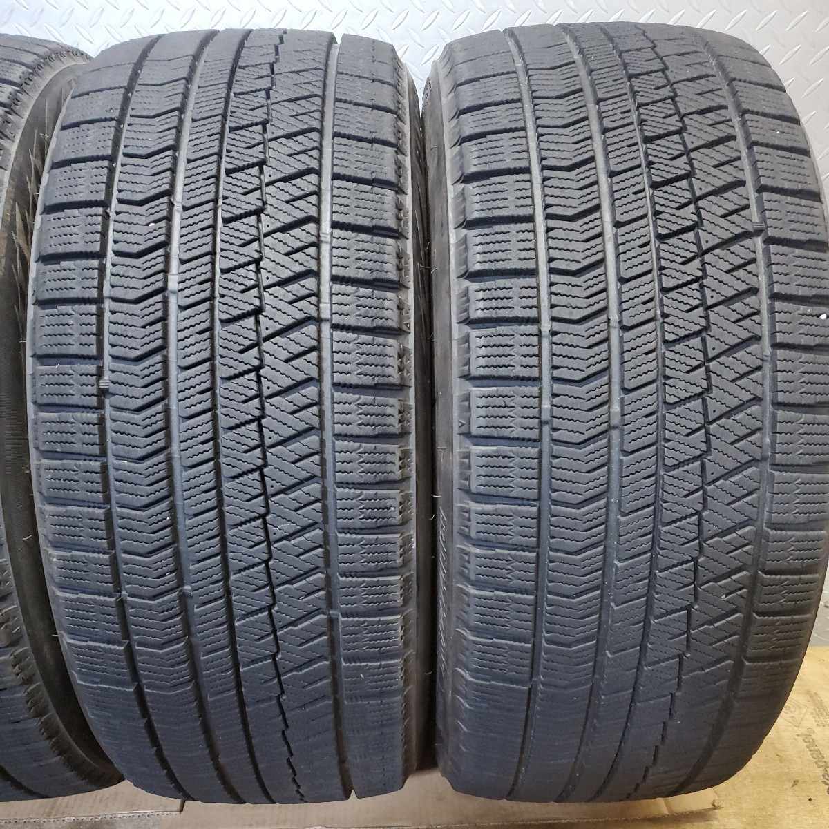 【完全売り切り】BRIDGESTONE ブリヂストン BLIZZAK ブリザック VRX2 245/40R18 93Q 19年製 スタッドレスタイヤ4本 残溝約8.0ミリ N84_画像5