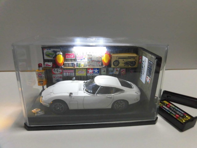 トヨタ2000GT　ガレージ風景　ジオラマ完成品　昭和模様　収集品整理 ケース付き_画像9