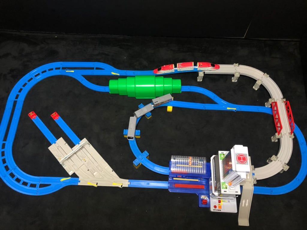 プラレール　大量　同梱不可　車両　レイアウト　メガ駅ビル　のびるトンネル　車両基地　橋　こまち　動力車付_画像8