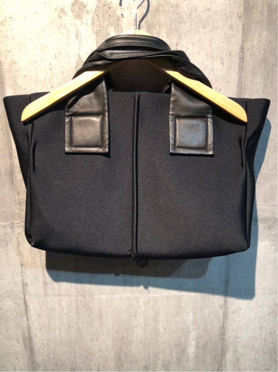 罕見的設計！美容項目！ kawa-kawa手提包濕手提包黑色黑色A4存儲可能在日本製造 原文:希少デザイン！美品！kawa-kawa トートバッグ ウェットハンドバッグ 黒 ブラック A4収納可 日本製