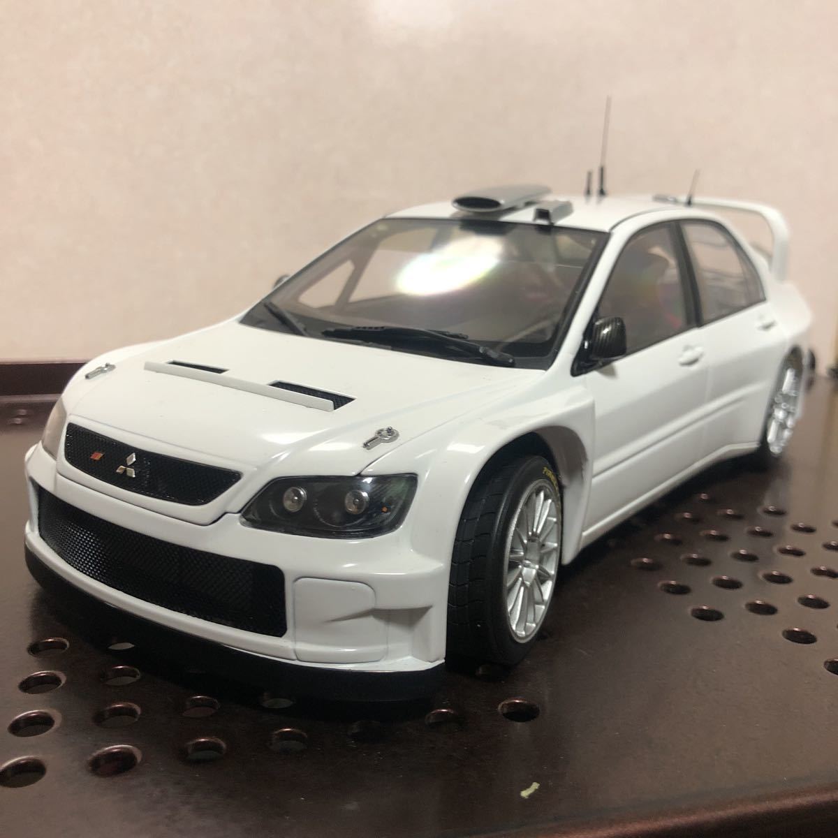 1430 オートアート 1/18 三菱 ランサーエボリューション Ⅶ 2005 プレーンボディーバージョン ホワイト ミニカー 模型 完成品