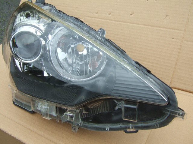 トヨタ アクア NHP10 前期 ヘッドランプ 右 ヘッドライト 右側 運転席側 TOYOTA AQUA 純正 LED 刻印 W 81110-52E90 KOITO 52-247 送料込み_画像2