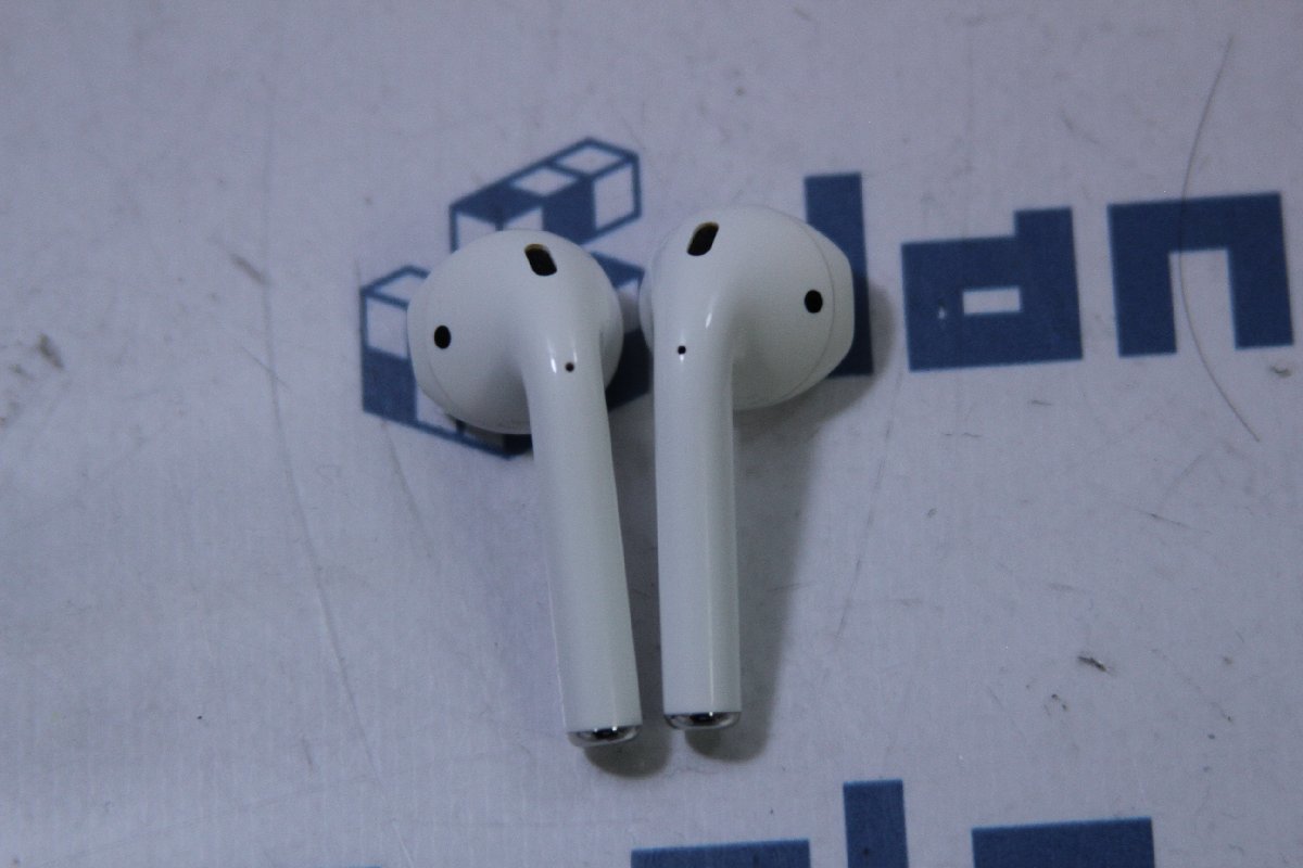 関西 Ω Apple AirPods with Charging Case 第2世代 MV7N2J/A 激安価格!! この機会にいかがでしょうか!! J474961 Y_画像3