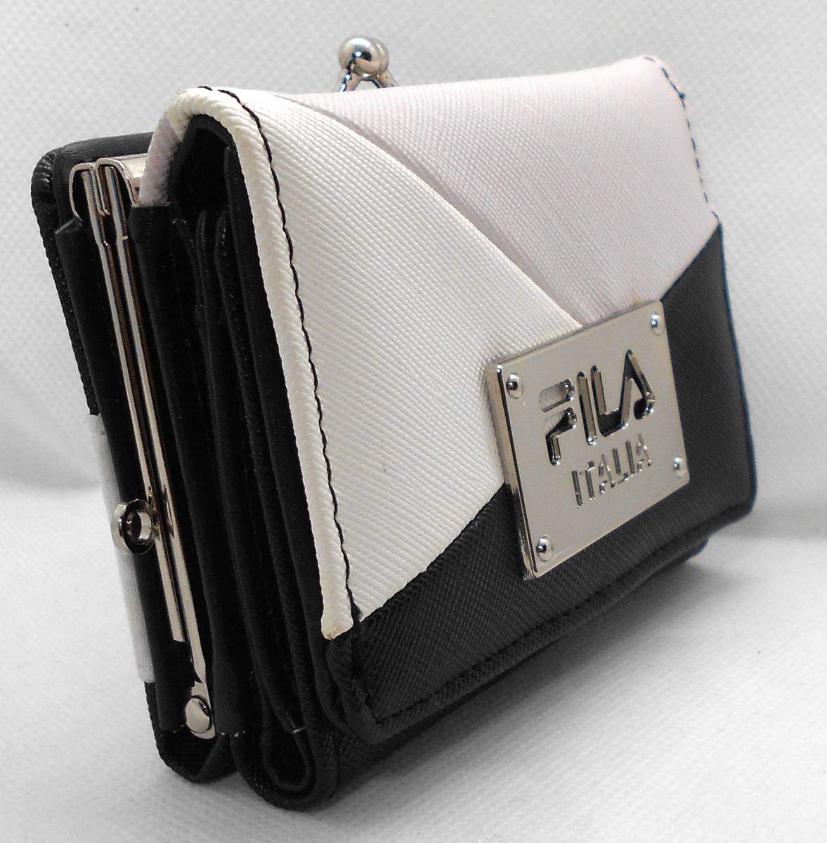 【新品】FILA　レディース　三つ折り財布　コンパクト　ブラック　ホワイト　がま口_画像2