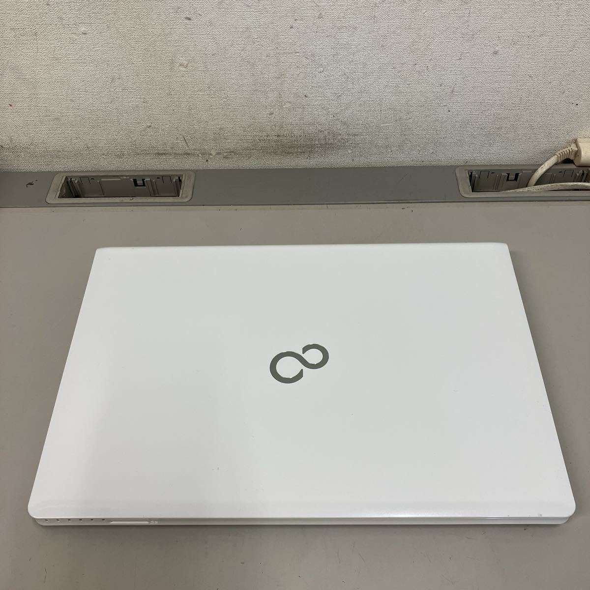 O191 富士通 LIFEBOOK AH45/U FMVA45UWP Core i3第5世代　メモリ4GB_画像2