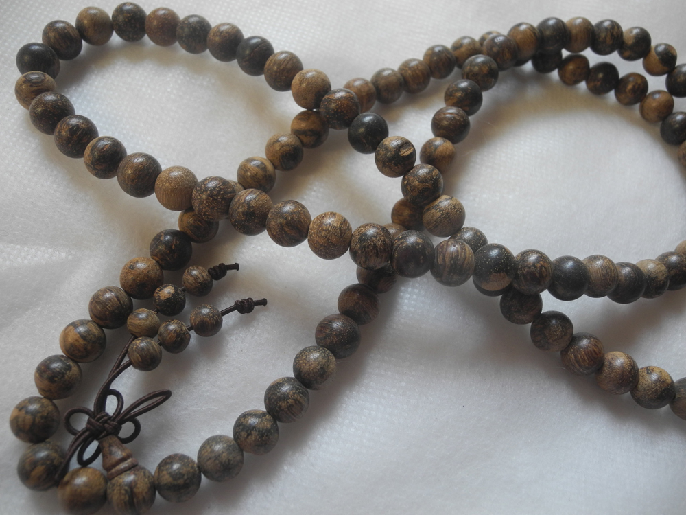  Vietnam production high class goods rank!. tree .. beads necklace bracele genuine article 44g 8,5mm agarwood Buddhist altar fittings .. beautiful wood grain is good fragrance water . aroma 