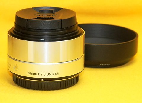 ★一発即決★SIGMA製「30mm F2.8 DN | Art」★マイクロフォーサーズ用★ミラーレス専用設計で高画質★7枚羽根の円形絞り★小型軽量_多少(結構)使用感ございます。