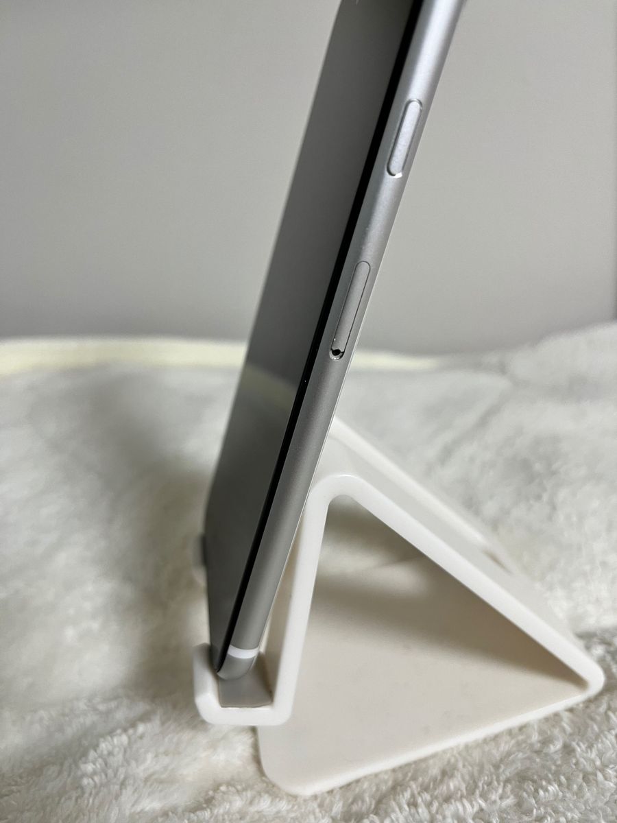 iPhone SE 第2世代　64GB ホワイト SIMフリー今週限り1000円引き