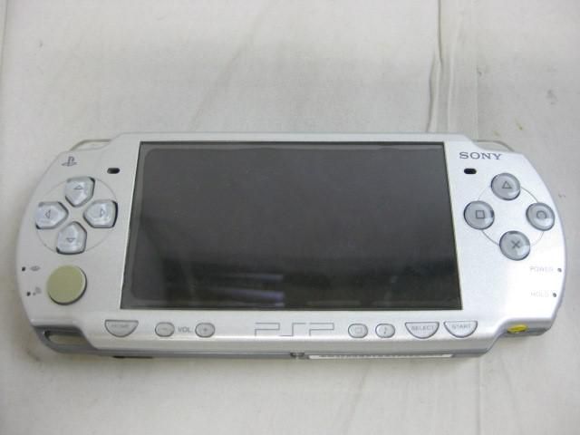 【同梱可】中古品 ゲーム PSP 1000 2000 ホワイト シルバー 本体 動作品 充電器付き 2点 グッズセット_画像3