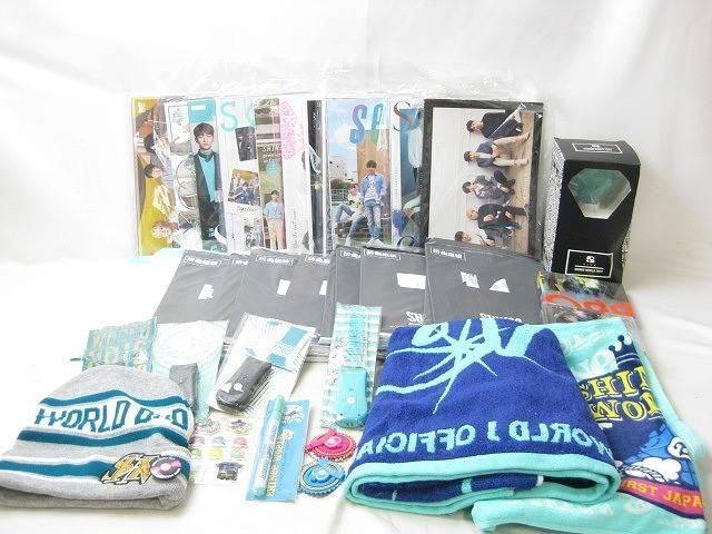 【同梱可】中古品 韓流 SHINee バスタオル ペンライト 会報 スティックライト 等 グッズセット_画像1