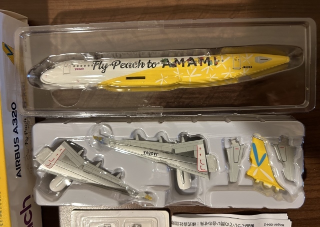 美品 1/200 Peach (バニラエア) エアバス A320 JA08VA FLY PEACH to AMAMI 奄美 特別塗装機 ピーチ航空_画像3
