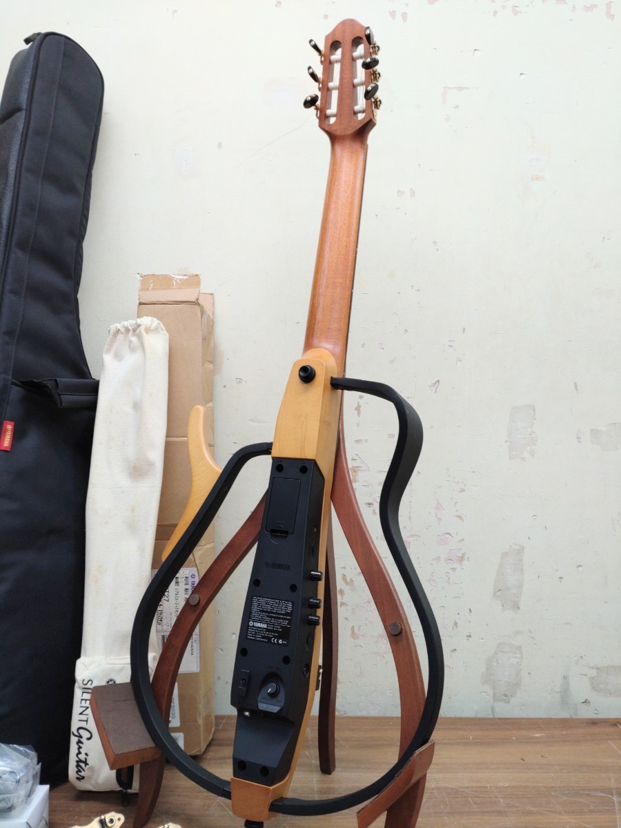 未使用品 YAMAHA ヤマハ サイレントギター SLG-100N 木製スタンド付き 極上美品 ソフトケース付き_画像7