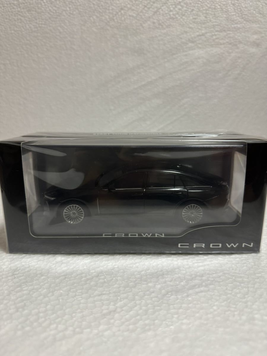 1/30 トヨタ 新型クラウンセダン HEV カラーサンプル ミニカー プレシャスブラックパールの画像1