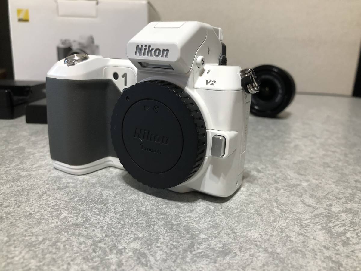 ニコン Nikon 1 V2 ホワイト1Nikkor 10-30mm F3.5-5.6 VRミラーレス一眼ボディレンズセット_画像2