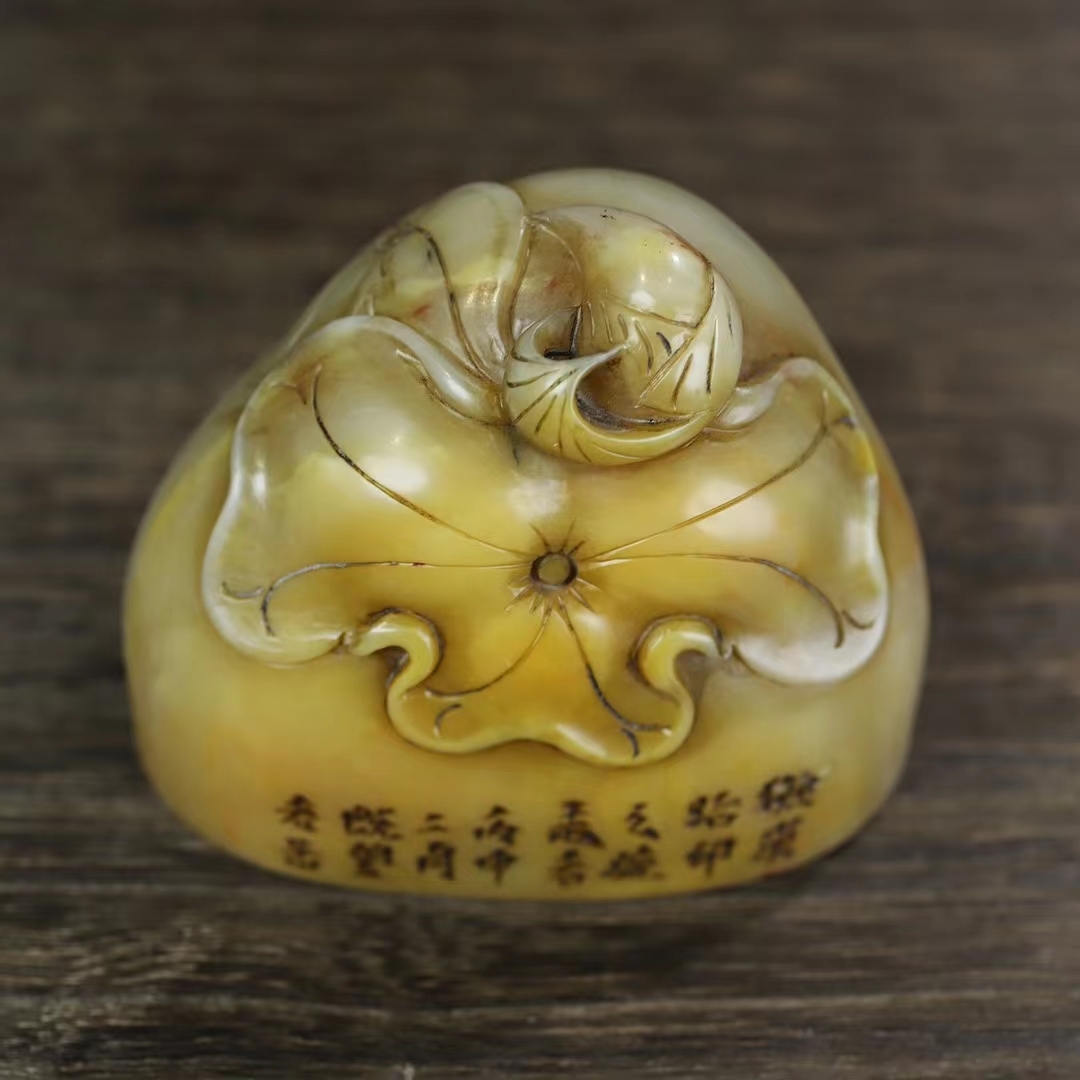 骨董*珍藏*古寿山石*田黄石*細密彫*【一品清廉】蓮の花楕円*印章 骨董*珍藏*古寿山石*田黄石*細密彫*【一品清廉】蓮の花楕円*印章