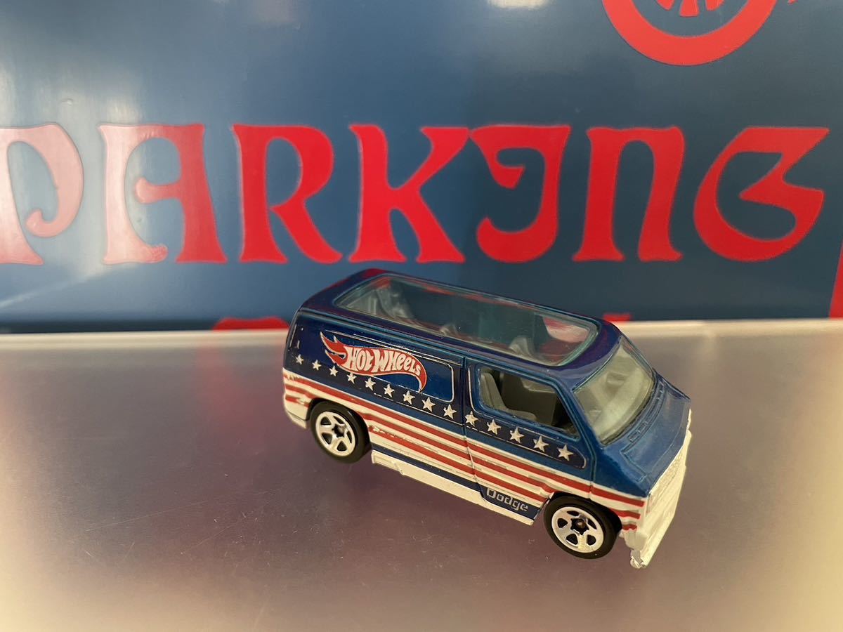 Hot Wheels Stars & Stripes Custom '77 Dodge Van ダッジバン　星条旗　ホットウィール _画像3