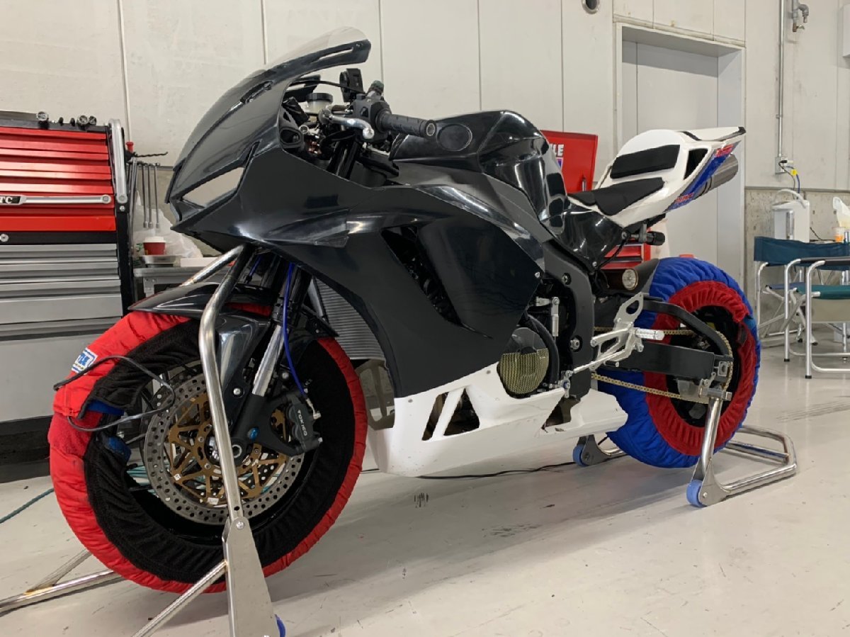 BMW　S1000RR　　　フロントアジャストスタンド　BA00-155BF-15　　　　　　　　　　（M1000RR R80RS R100RS）　　　_イメージ画像（使用例）