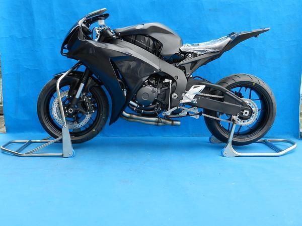 フロントアジャストスタンド　BA00-205BF　　　　　　HRC　CBR600RR　PC37　　　　　CB four CBX VTR VFR RVF　　　_イメージ画像（使用例）