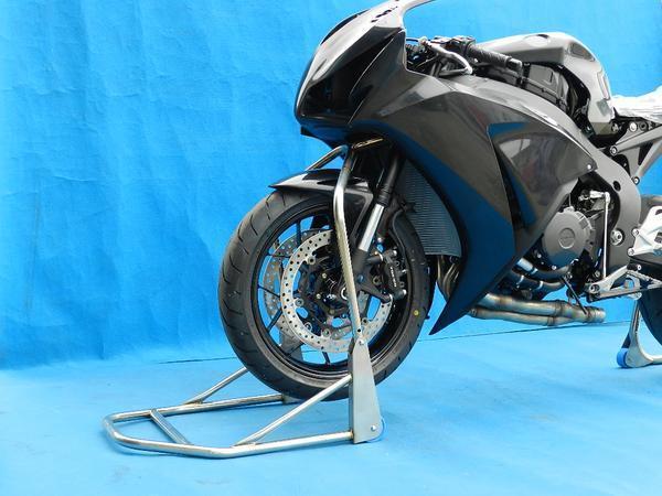 フロントアジャストスタンド　BA00-165BF　　　　　YZF-R6　　5SL 2CO 13S 1JS 2CX BN6　 　　YZF-R1　　4XV 5JJ 5PW 5VY 4B1 4C8　　　_イメージ画像（使用例）