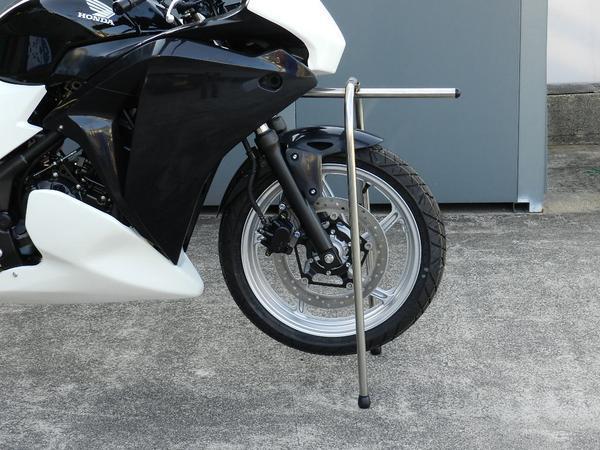 GSX-R125　DL33B　　　GSX-R150　　　　　フロントワンタッチスタンド　BA10-S02　　　　　GS GSX GSX-S　　　_イメージ画像（使用例）