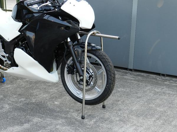 フロントワンタッチスタンド　　BA10-K01　　　　　Kawasaki　　ZXR400R　ZX400M　　　Ninja　　　_イメージ画像（使用例）