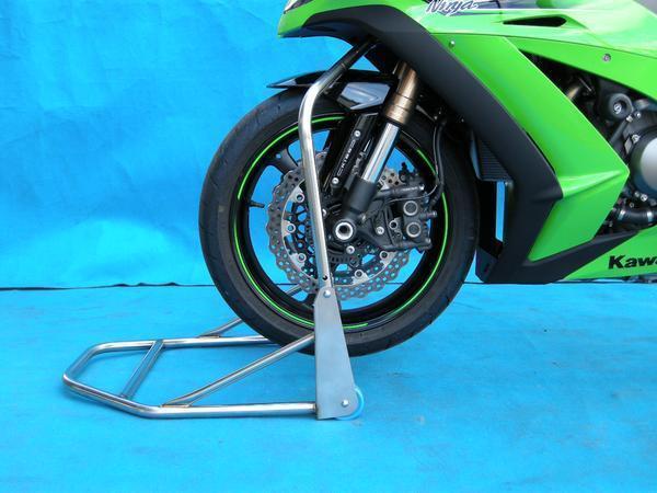 フロントアジャストスタンド　BA00-155BF　　　　　　　Ninja　ZX-10R　ZX1000D ZX1000J/K ZX1000R/S/Z/C　ZX-10RR/SE 　　_イメージ画像（使用例）