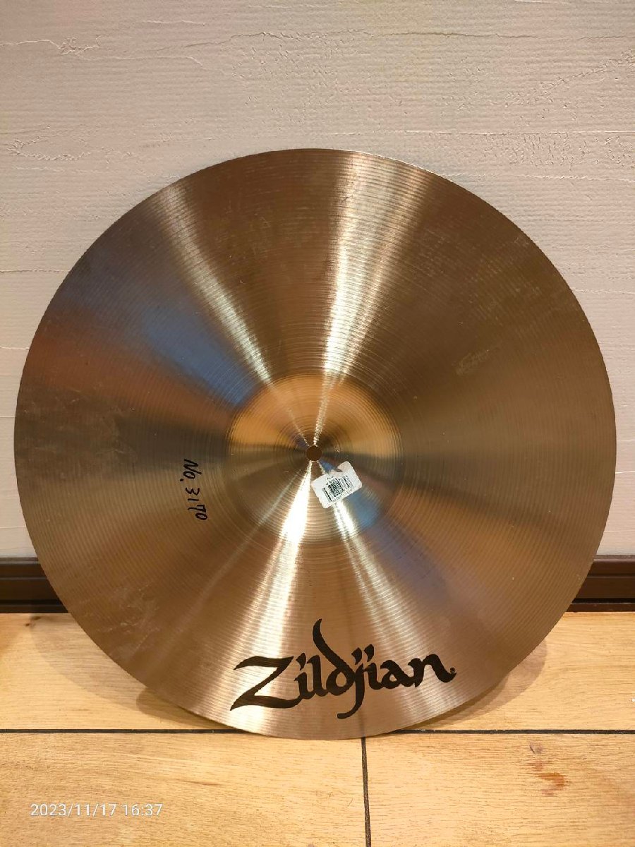 ③A Zildjian ROCK Crash 1８インチ クラッシュ シンバル ジルジャン　割れあり_画像2