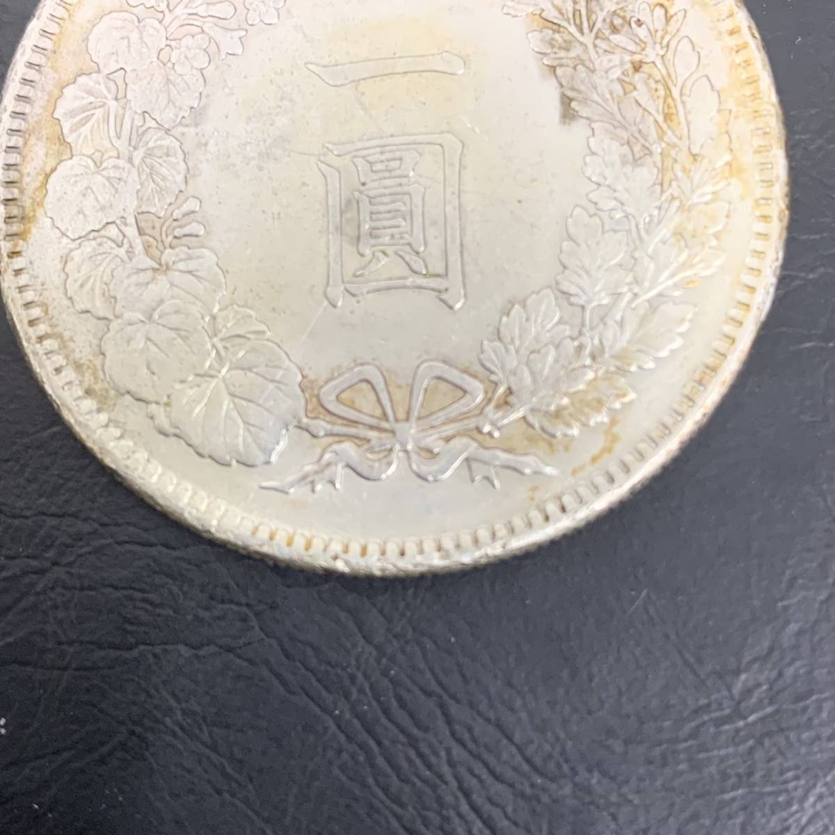 4375 一円銀貨 1円銀貨 日本 明治45年 直径約38.0mm 約26.8g 厚さ約2.45mm_画像2